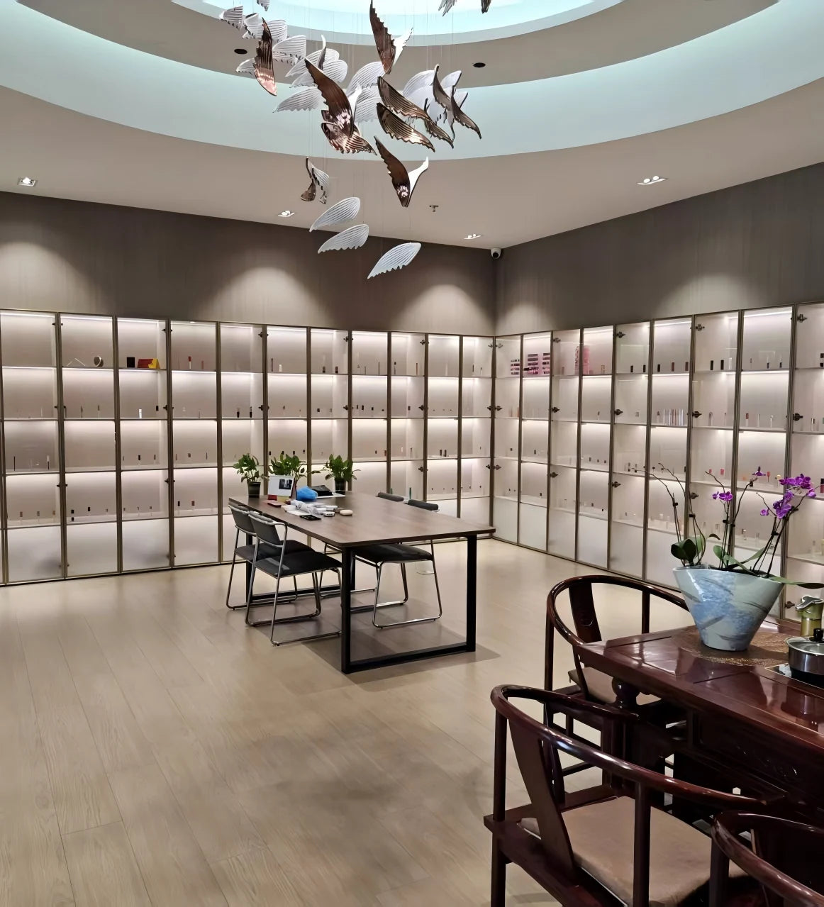 Packaging showroom with sample displays and meeting area